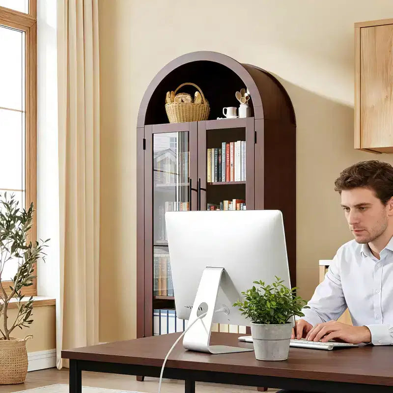 Mobile Contenitore Alto Ad Arco con Ante in Vetro, Libreria Espositiva a 5 Ripiani con Mensole Regolabili per Cucina o Soggiorno
