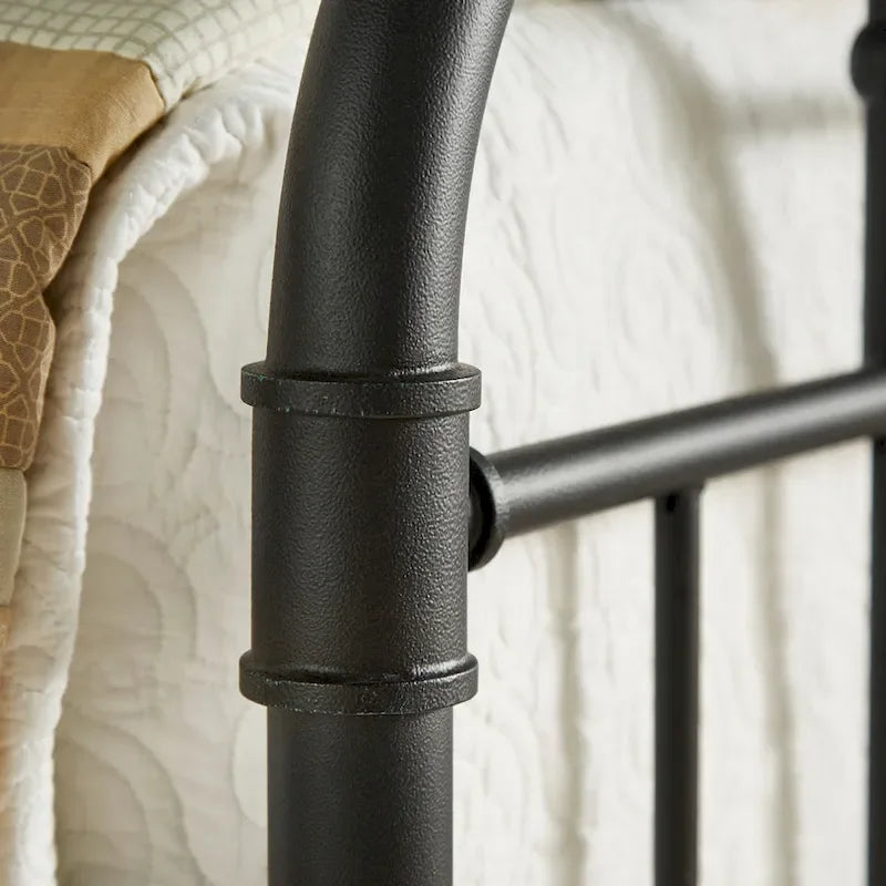 Letto in metallo nero
