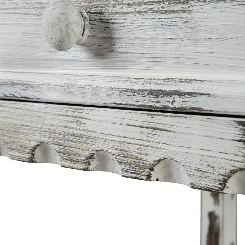 Tavolino rustico da salotto con 1 cassetto e 1 ripiano, con decorazioni "Antique Dental Work", finitura bianca anticata e gambe quadre tornite per il soggiorno