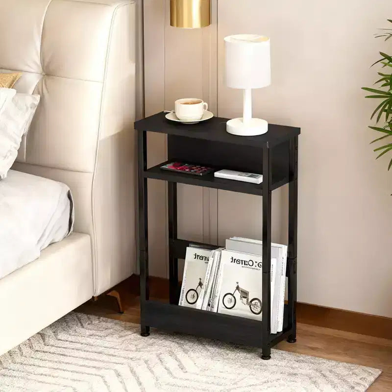 COZONY Tavolino stretto con 3 ripiani e portariviste, Tavolino sottile per piccoli spazi, Comodino moderno e sottile per soggiorno
