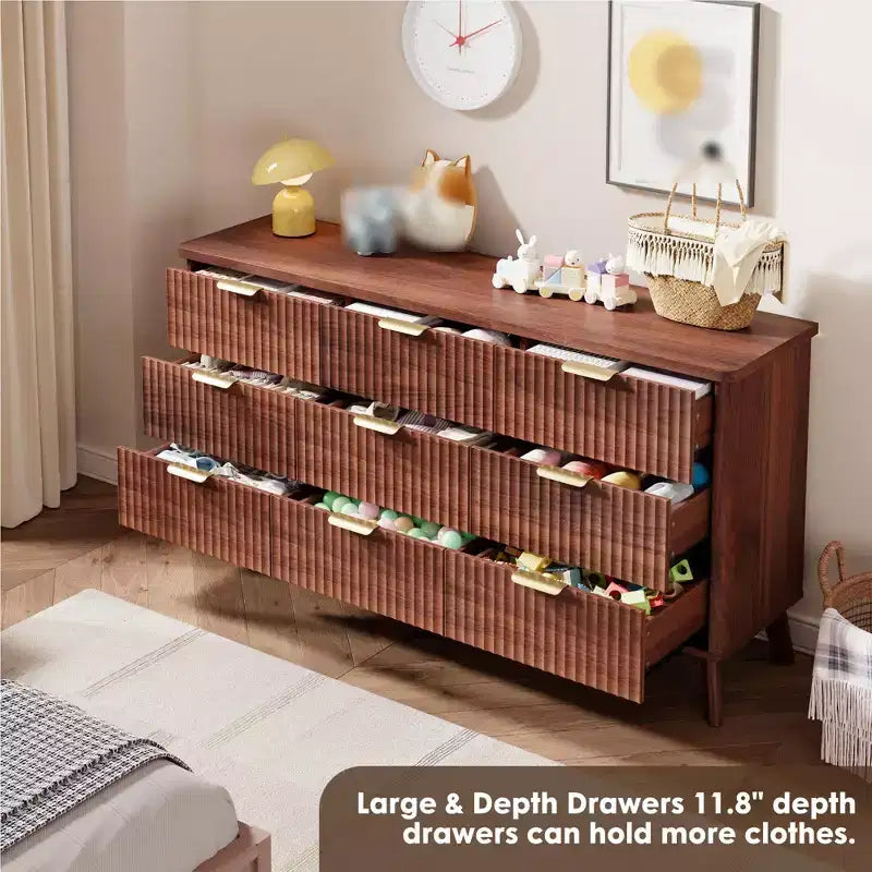 Comò a 9 cassetti per camera da letto, cassettiera da 154 cm di larghezza con maniglie dorate, comò scanalato, mobile TV, organizer per vestiti per soggiorno