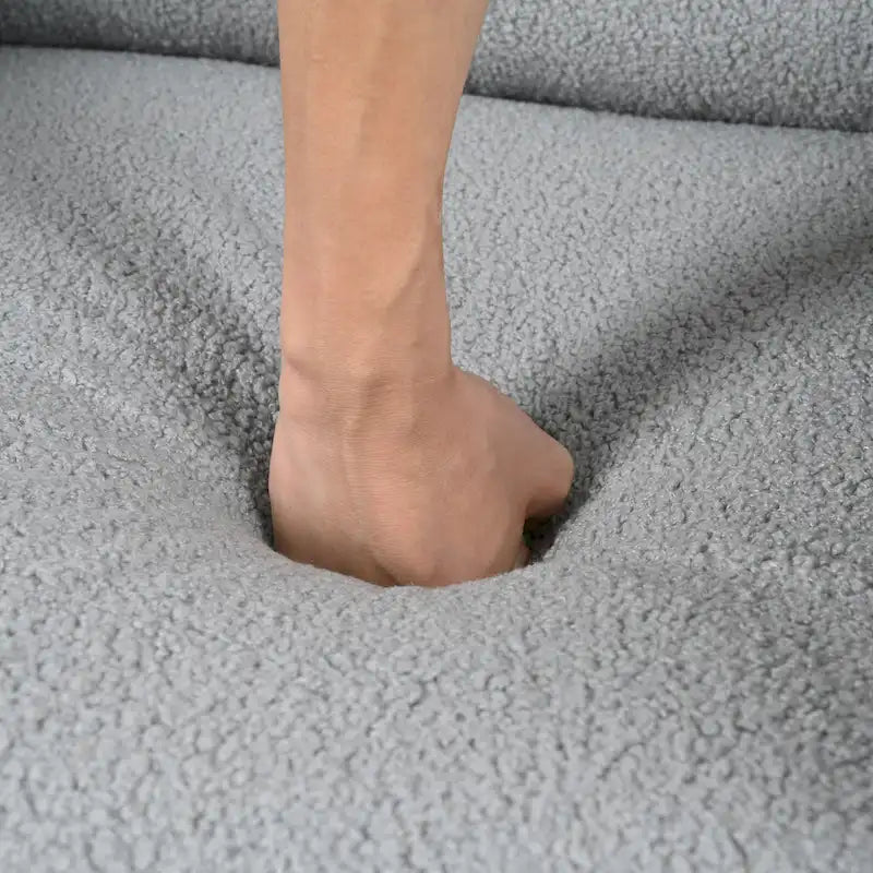 Poltrona Maloa imbottita oversize in teddy con gambe in noce di Christopher Knight Home