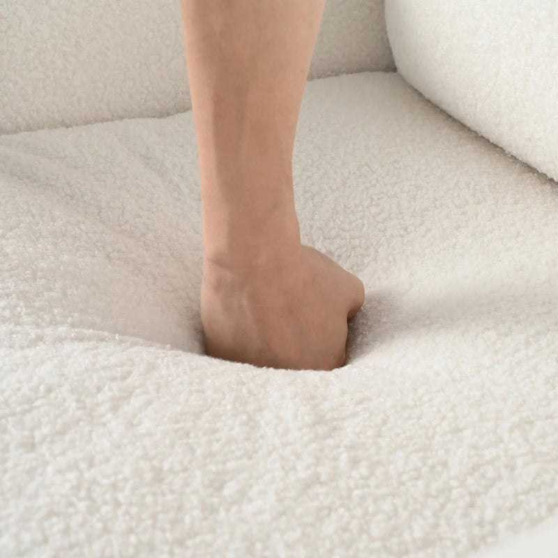 Poltrona Maloa imbottita oversize in teddy con gambe in noce di Christopher Knight Home