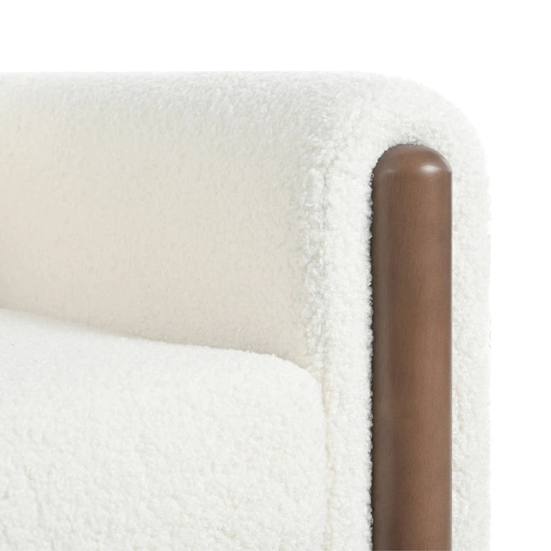 Poltrona Maloa imbottita oversize in teddy con gambe in noce di Christopher Knight Home