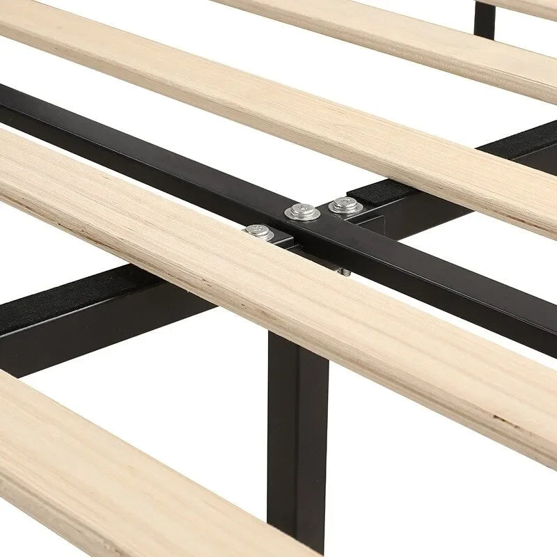 Letto a piattaforma moderno King Size in velluto con testiera imbottita