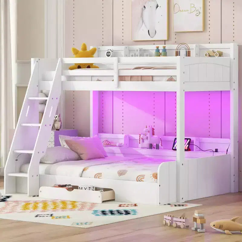 Letto a Castello con Letto Matrimoniale a Una Piazza e Mezza, con Contenitore, Luci a LED e Stazione di Ricarica, Letto a Castello in Legno con Scaffali Laterali per Bambini e Ragazzi