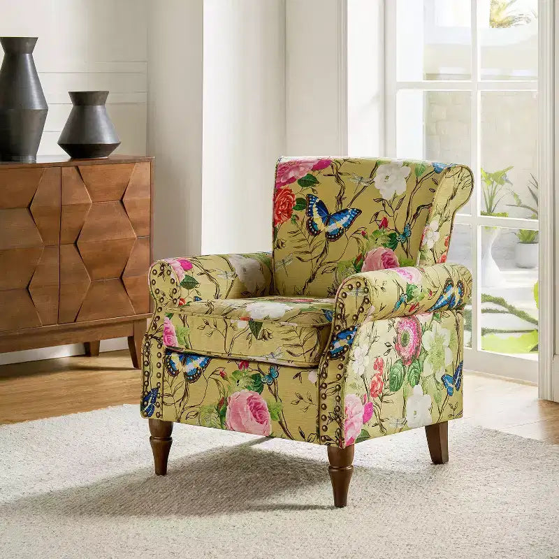 Poltrona Araceli Tradizionale in Legno Imbottita Floreale con Schienale Alto e Borchie | ART OF LIVING DESIGNS