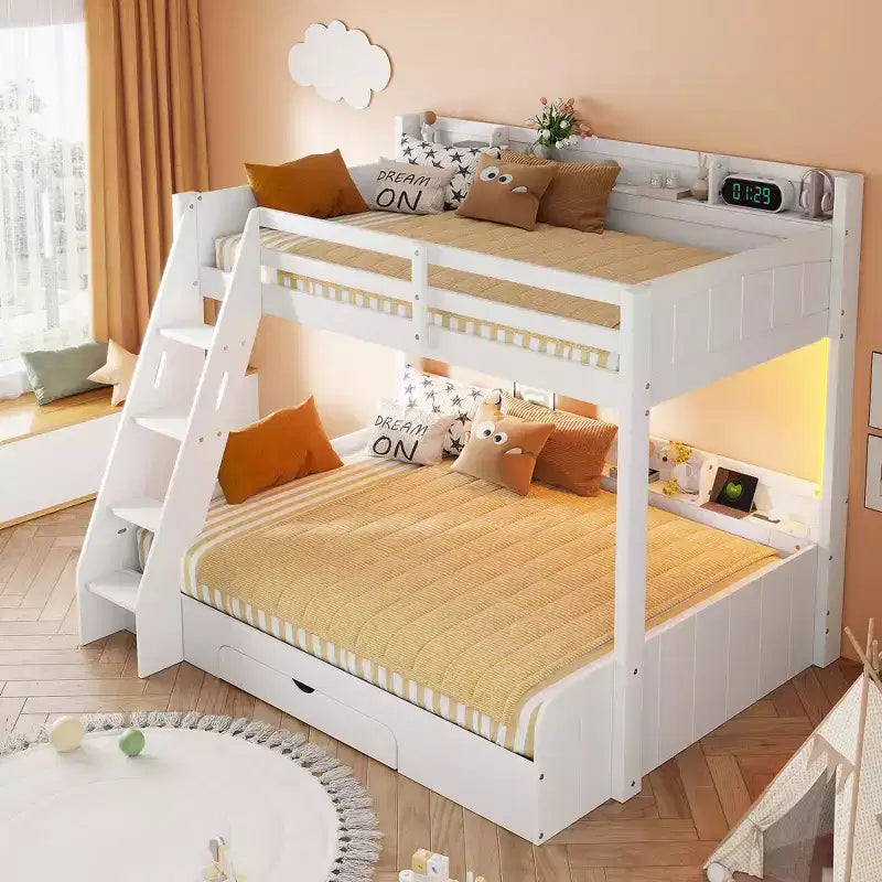 Letto a Castello con Letto Matrimoniale a Una Piazza e Mezza, con Contenitore, Luci a LED e Stazione di Ricarica, Letto a Castello in Legno con Scaffali Laterali per Bambini e Ragazzi