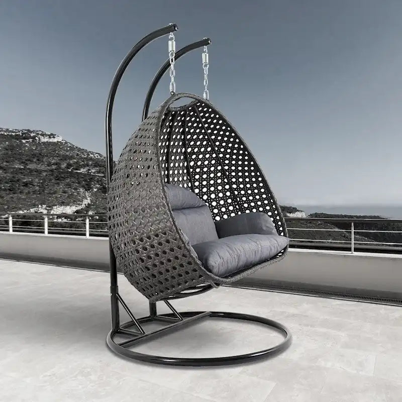 LeisureMod Sedia a Uovo Sospesa per 2 Persone con Supporto - Dondolo Pensile per Esterni/Interni in Rattan Intrecciato con Cuscini