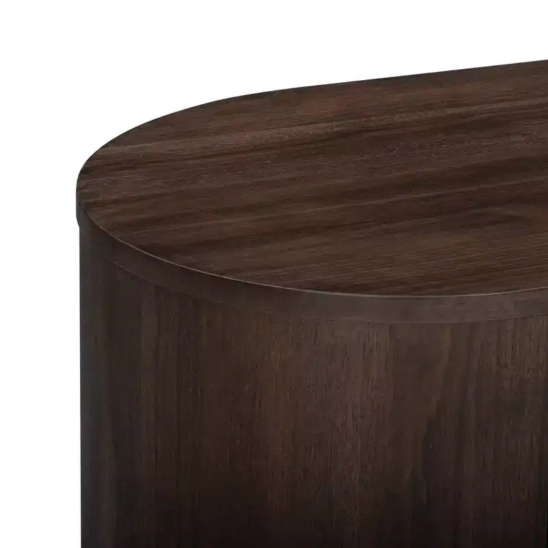 Comò moderno a 6 cassetti con design a bordo vivo, base in metallo e costruzione durevole in legno misto