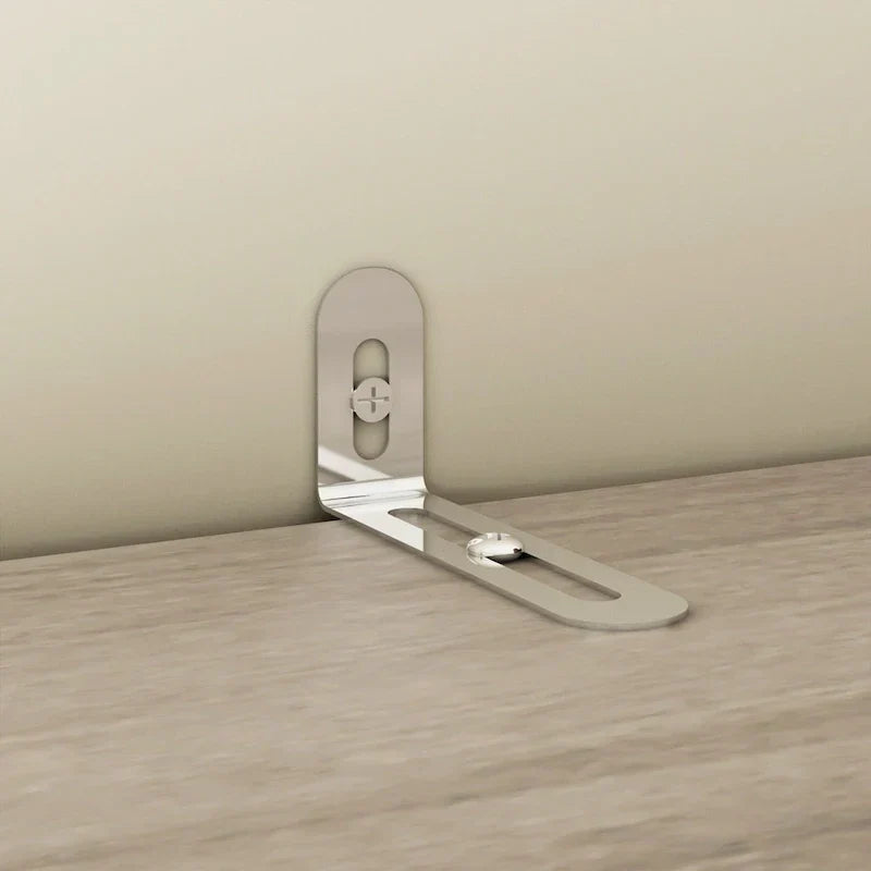 Armadio moderno freestanding in legno massiccio con ripiani