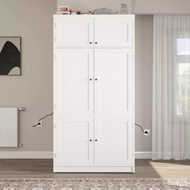 Dispensa Alta da Cucina con Prese di Corrente, Grande Credenza Autoportante con Supporto per Microonde, Cassetti, Scaffali, Portabottiglie e Ante con Ripiani