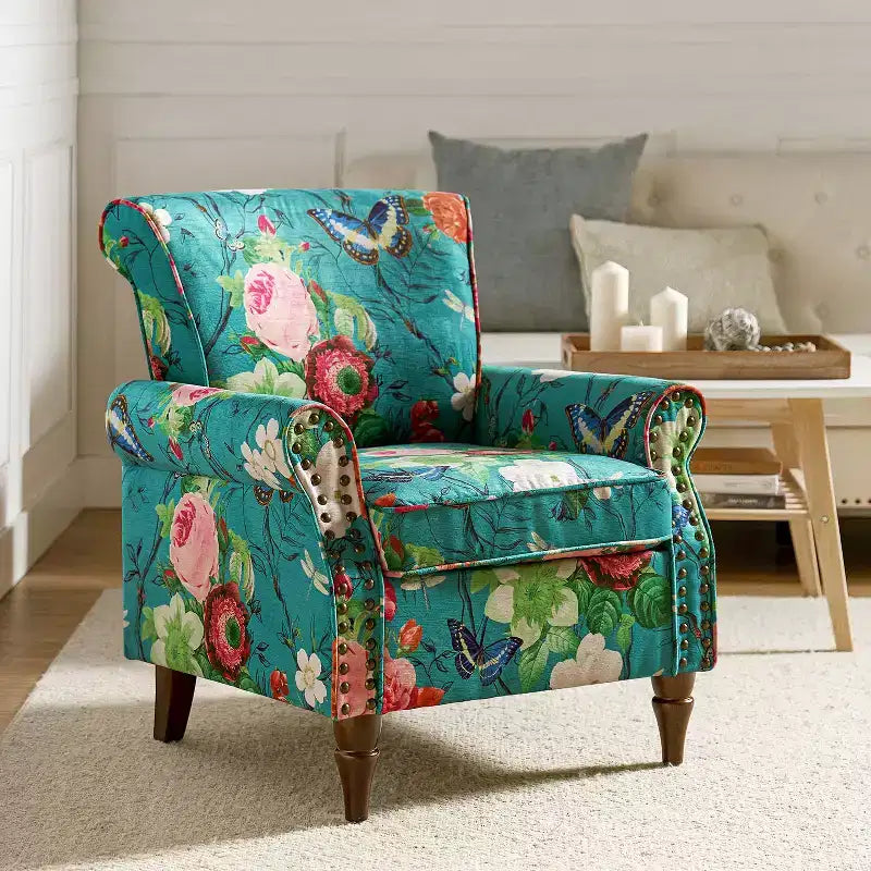 Poltrona Araceli Tradizionale in Legno Imbottita Floreale con Schienale Alto e Borchie | ART OF LIVING DESIGNS