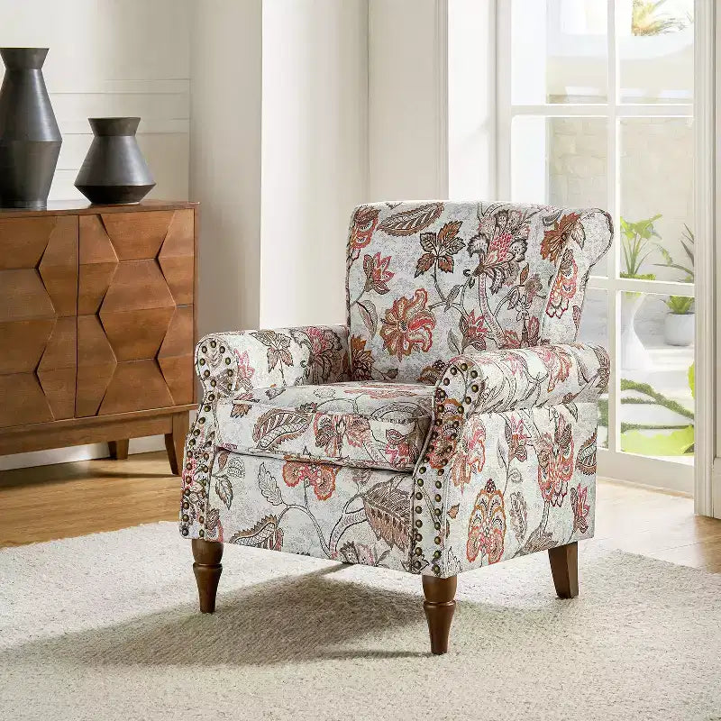 Poltrona Araceli Tradizionale in Legno Imbottita Floreale con Schienale Alto e Borchie | ART OF LIVING DESIGNS