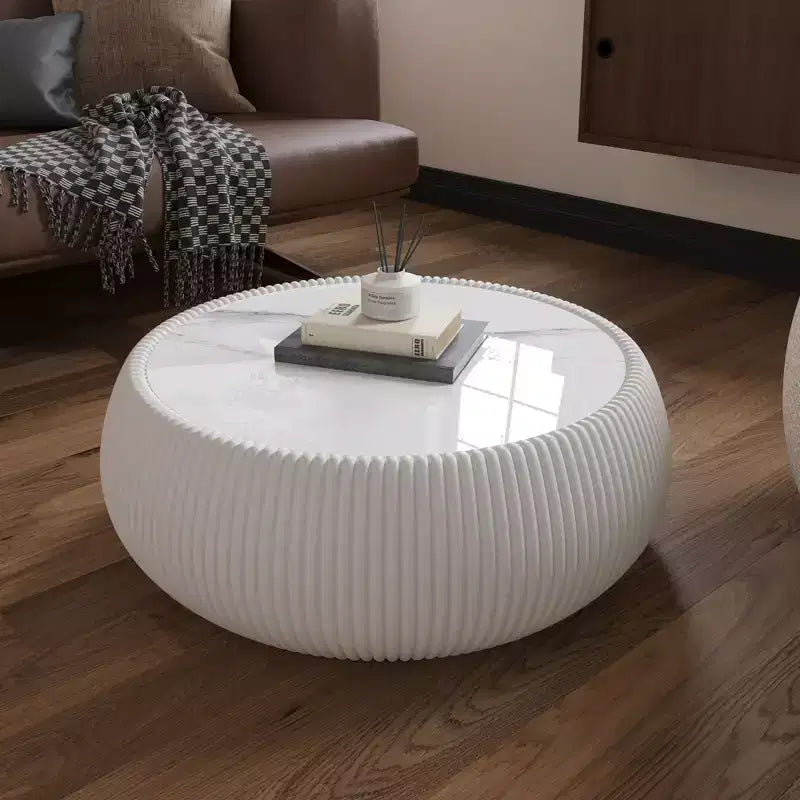 Tavolino Moderno Rotondo a Tamburo Okak con Piano in Marmo e Lato in Pelle, Tavolino da Centro alla Moda per Soggiorno, Camera da Letto