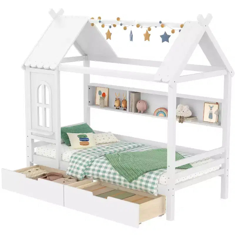 Letto a piattaforma a forma di casa con cassetti contenitori e finestra, struttura in legno massello con mensole, design giocoso per bambini, bianco chiaro