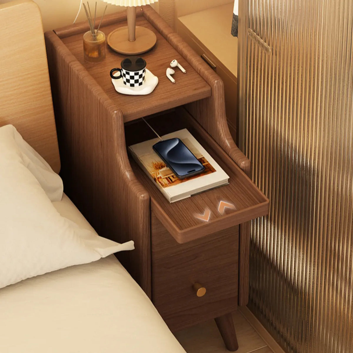 Table de chevet étroite en bois blanc à 2 étagères