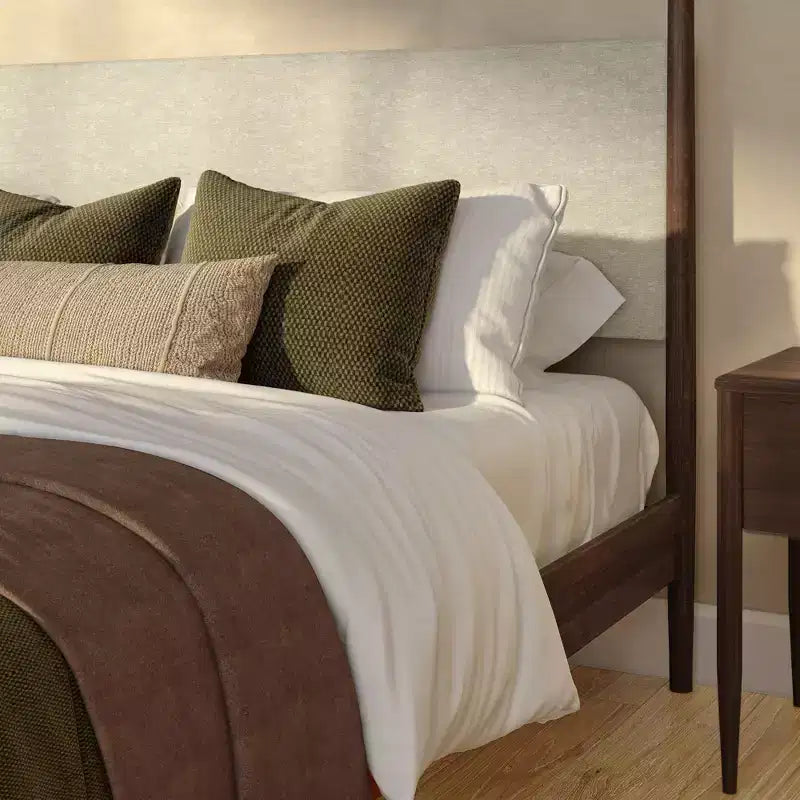 Letto a baldacchino Harbor King con testiera imbottita, biondo/Swiss Coffee (MD2411-01)