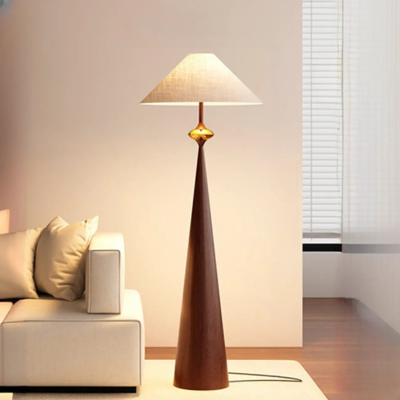 Lampadaire conique contemporain en métal avec abat-jour en tissu
