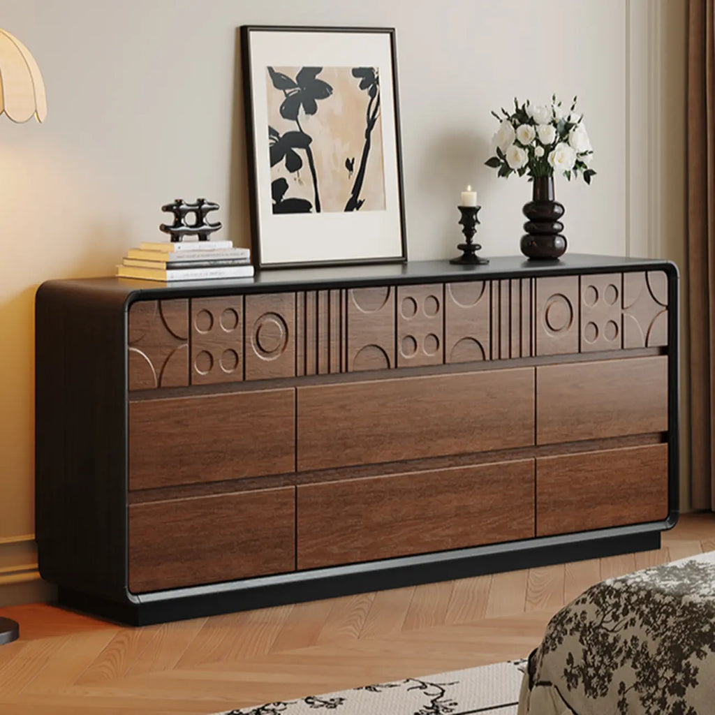 Cassettiera in legno ispirata all'Art Déco con intagli geometrici