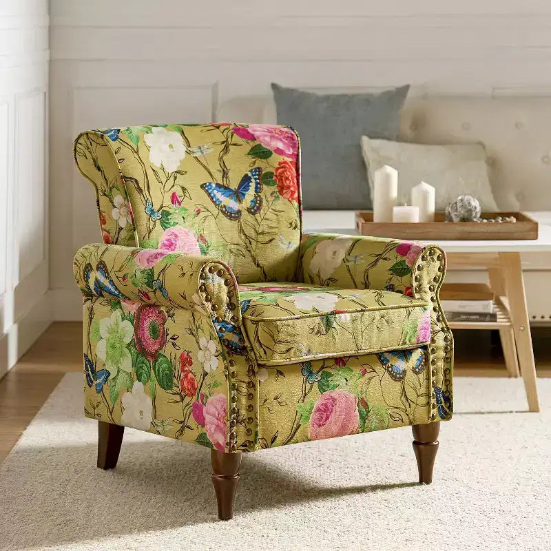 Poltrona Araceli Tradizionale in Legno Imbottita Floreale con Schienale Alto e Borchie | ART OF LIVING DESIGNS