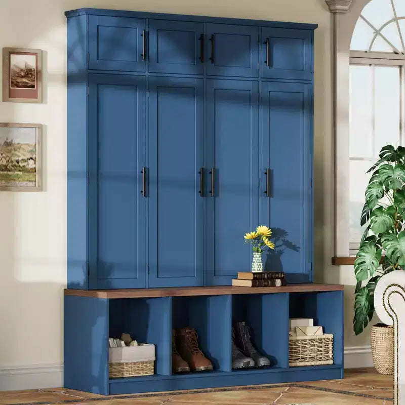 Il mobile da ingresso Misty Moon Farmhouse Blue con 4 ganci nascosti e panca versatile in noce con 8 ante