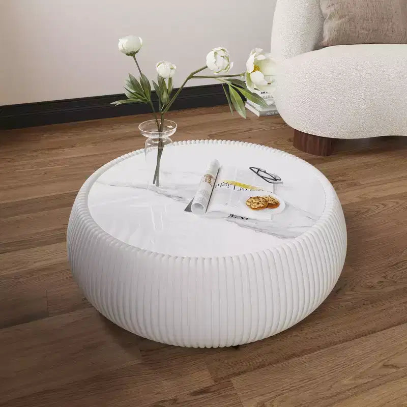 Tavolino Moderno Rotondo a Tamburo Okak con Piano in Marmo e Lato in Pelle, Tavolino da Centro alla Moda per Soggiorno, Camera da Letto