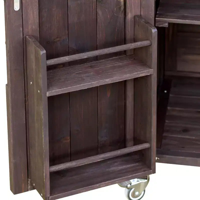 Isola per cucina Okak Outdoor con piano in acciaio inossidabile, carrello da cucina in legno con ante, ripiani e porta spezie, isola da cucina con ruote