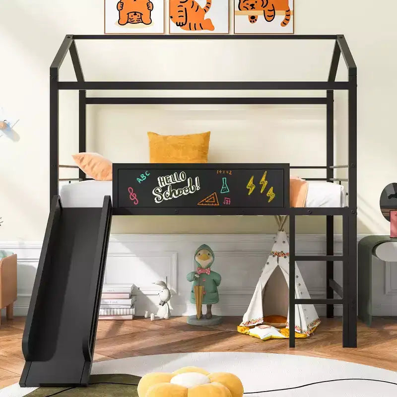 Letto a soppalco Twin Size a forma di casa con scivolo e lavagna scrivibile, robusta struttura in metallo con divertente area gioco - ModernLuxe