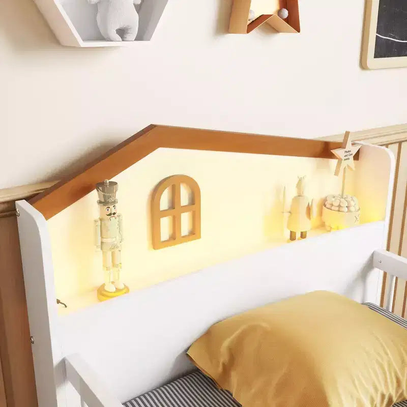 Letto a soppalco basso Whisen con luci a LED, testiera a forma di casetta e cassetti portaoggetti, struttura solida