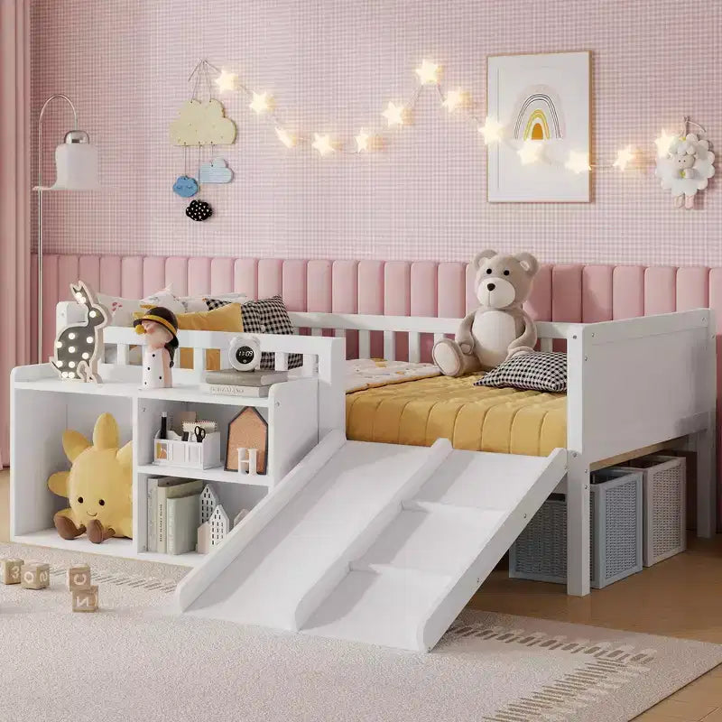 Whisen Letto a soppalco basso per bambini, una piazza e mezza, con scivolo, libreria mobile e sponde di sicurezza