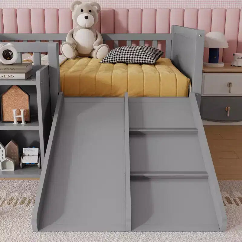 Whisen Letto a soppalco basso per bambini, una piazza e mezza, con scivolo, libreria mobile e sponde di sicurezza