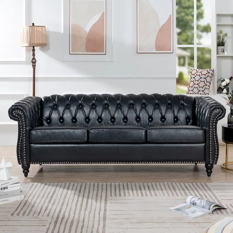 Canapé trois places Chesterfield en similicuir avec accoudoirs roulés