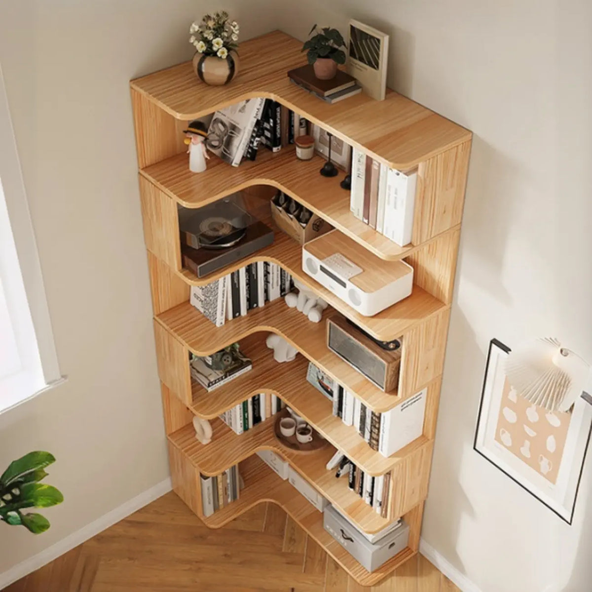 Libreria verticale angolare in legno con schienale aperto e finitura naturale