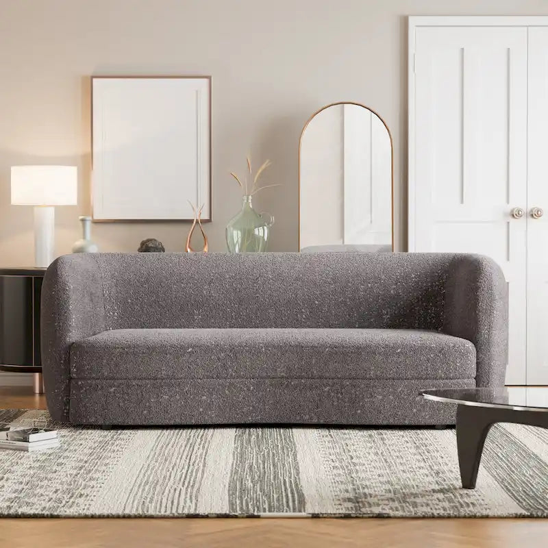 Divano curvo moderno Ophelia con braccioli in bouclé, seduta a rene e gambe rotonde in legno di Furniture of America