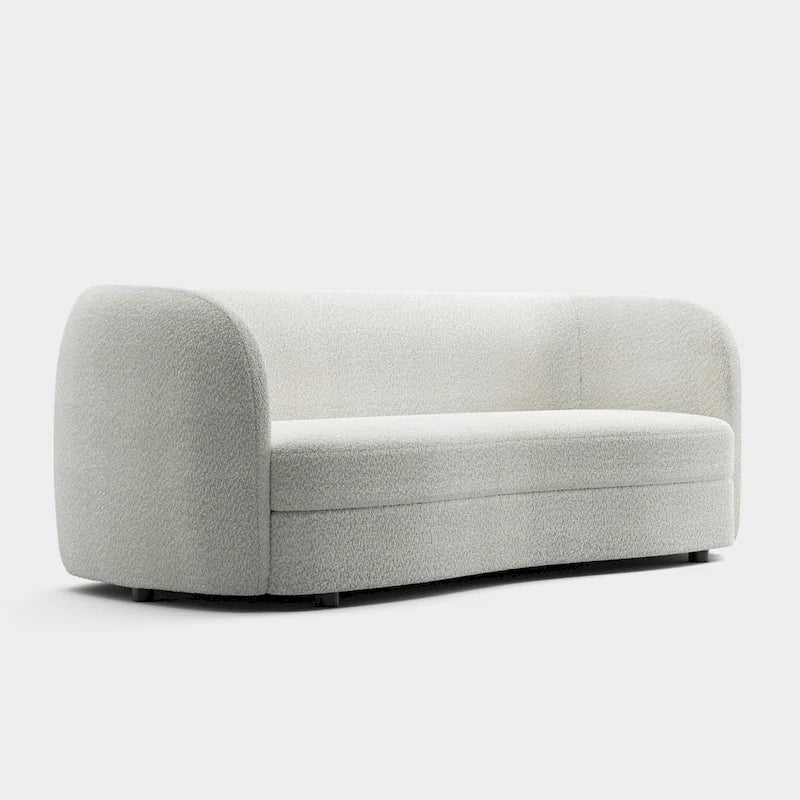 Divano curvo moderno Ophelia con braccioli in bouclé, seduta a rene e gambe rotonde in legno di Furniture of America