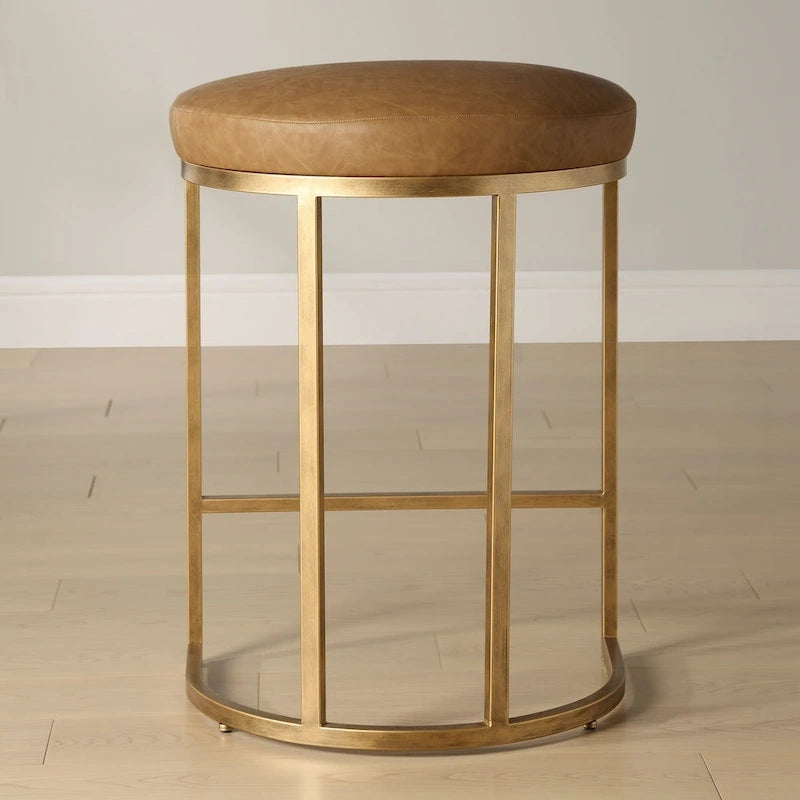 Sgabello da bancone con base in metallo color oro a mezza luna e cuscino color cammello