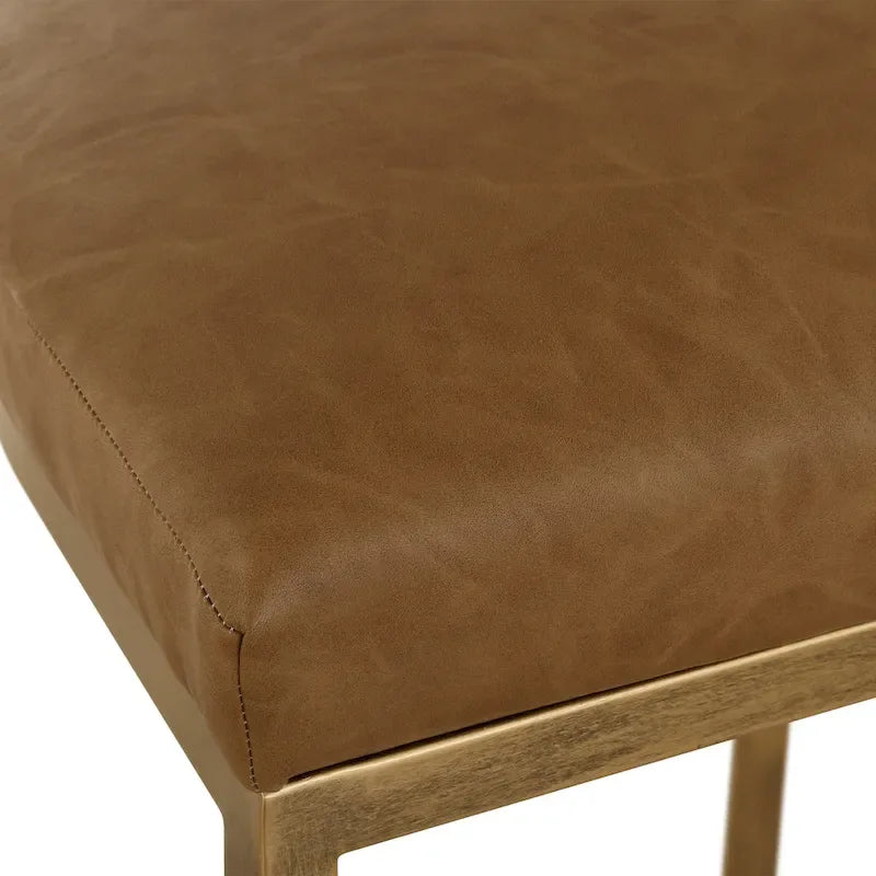 Sgabello da bancone con base in metallo color oro a mezza luna e cuscino color cammello