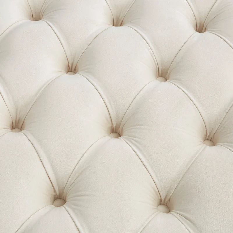 Pouf rotondo trapuntato in velluto Perdita con finitura oro di iNSPIRE Q Bold