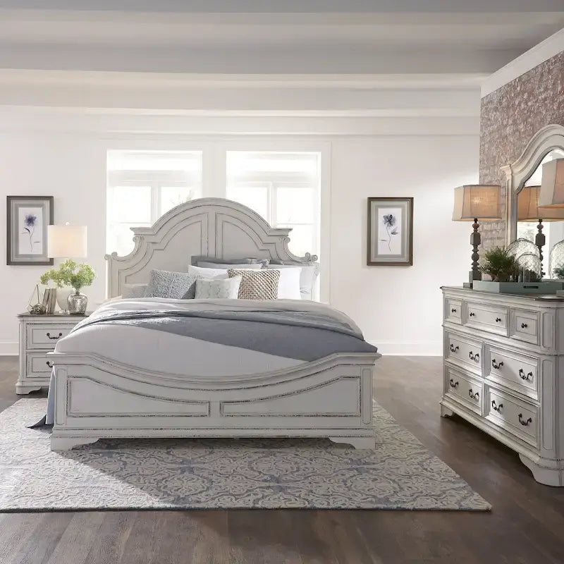 Letto con pannelli, cassettiera con specchio e comodino Magnolia Manor