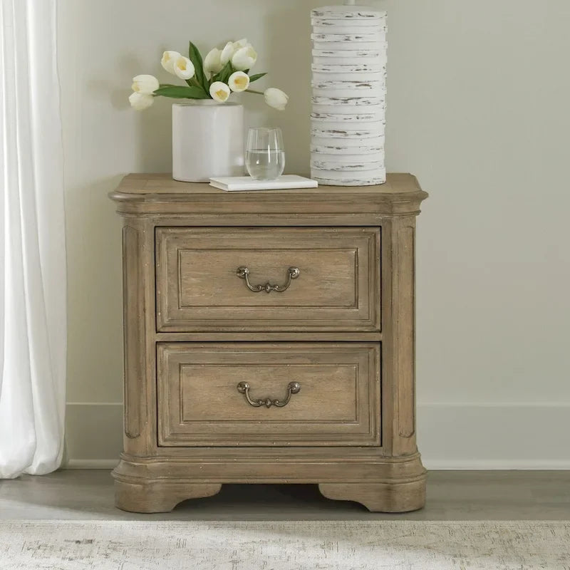Letto con pannelli, cassettiera con specchio e comodino Magnolia Manor