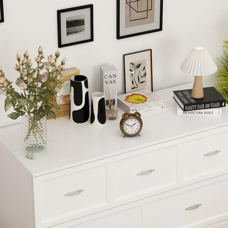 Cassettiera con letto a scomparsa bianco, ideale per sala feste, ufficio o per ottimizzare gli spazi.