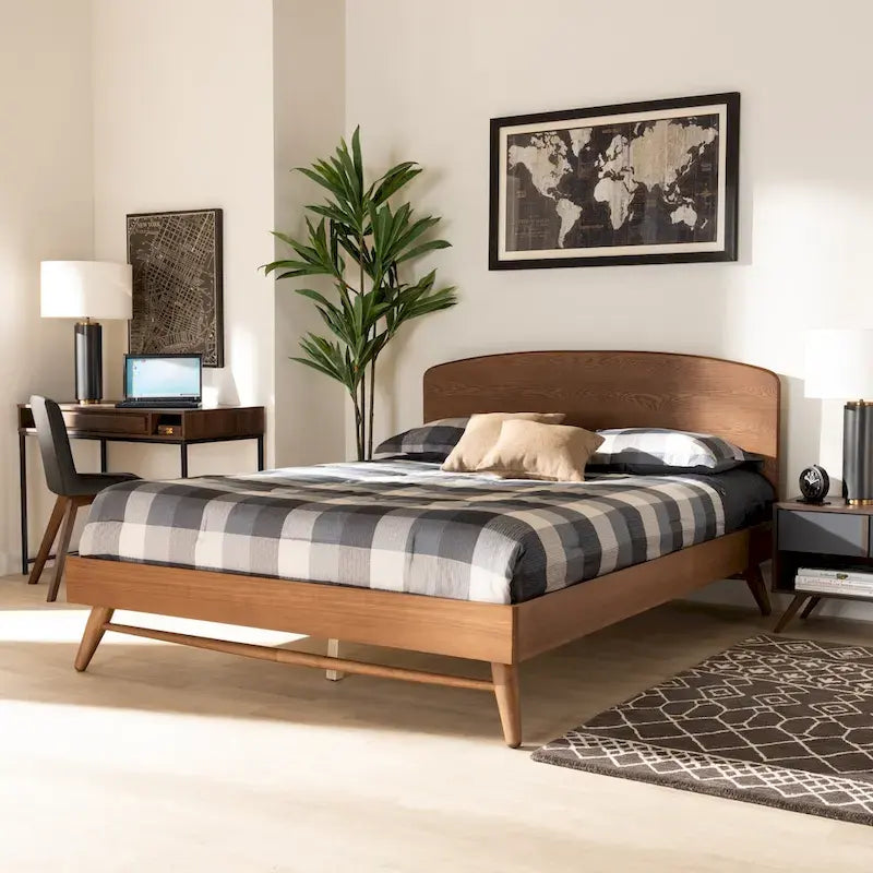 Letto a piattaforma Keagan in stile transizionale moderno di metà secolo con finitura noce