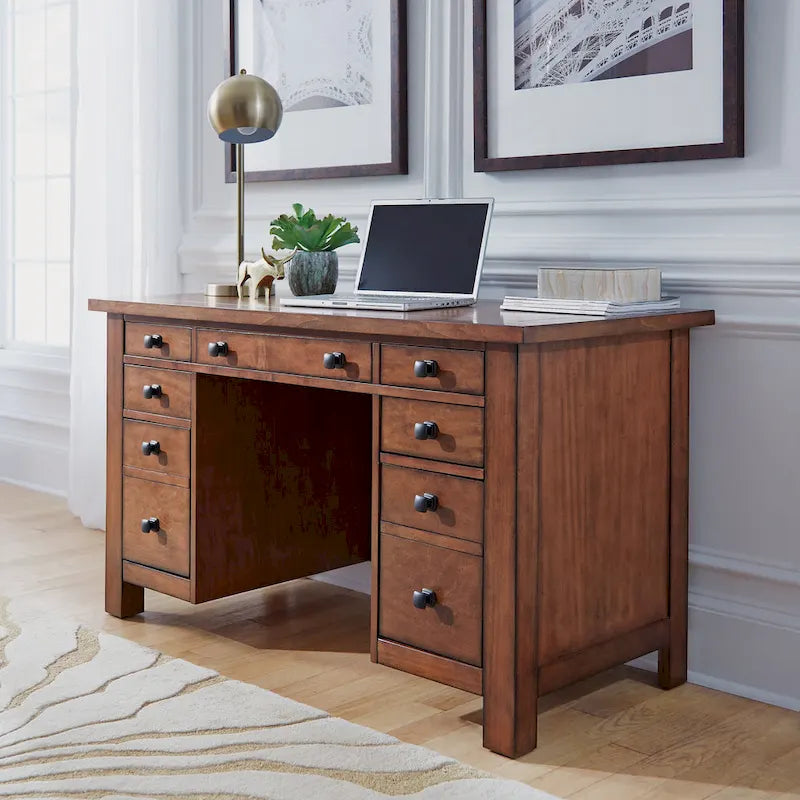 Scrivania direzionale con piedistallo Tahoe Aged Maple 54 W di Homestyles
