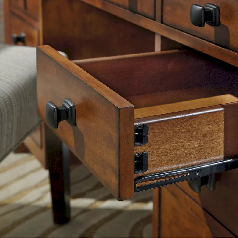 Scrivania direzionale con piedistallo Tahoe Aged Maple 54 W di Homestyles