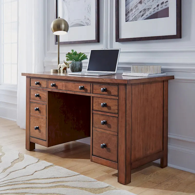 Scrivania direzionale con piedistallo Tahoe Aged Maple 54 W di Homestyles