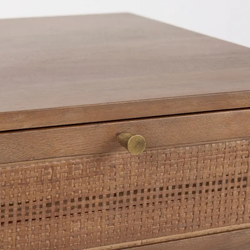 Tavolino d'appoggio Grier in legno marrone chiaro con inserti in canna intrecciata