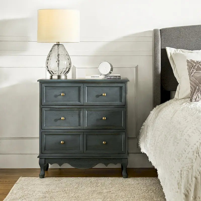 Comodino a 3 cassetti Pallantium Farmhouse 30Tall Distressed con gambe in legno massello e piedini regolabili di HULALA HOME