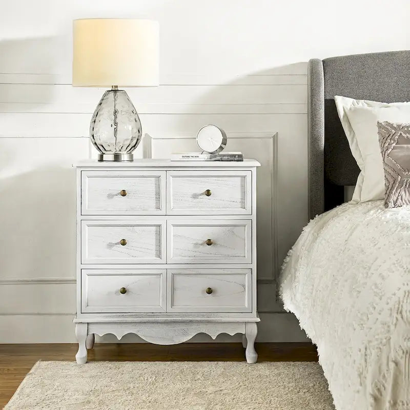 Comodino a 3 cassetti Pallantium Farmhouse 30Tall Distressed con gambe in legno massello e piedini regolabili di HULALA HOME