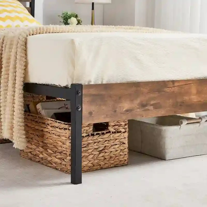 Javlergo Base Letto a Piattaforma in Metallo con Testiera e Pediera in Legno, Struttura Letto Industriale in Metallo Nessuna Rete a Molle Necessaria
